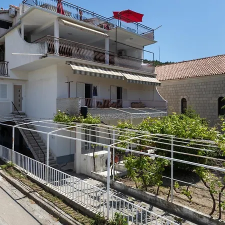 Apartments By The Sea Sumpetar, Omis - 11462 Apartment Jesenice (Split-Dalmatia)